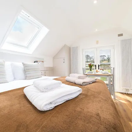 Appartamento Pass The Keys Stylish Studio With Views And Free Parking