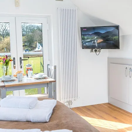 Pass The Keys Stylish Studio With Views And Free Parking *