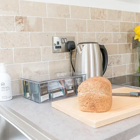 Pass The Keys Stylish Studio With Views And Free Parking Appartamento *