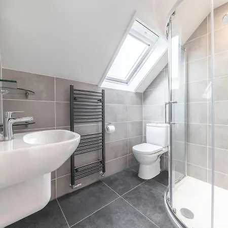 Pass The Keys Stylish Studio With Views And Free Parking Appartamento *