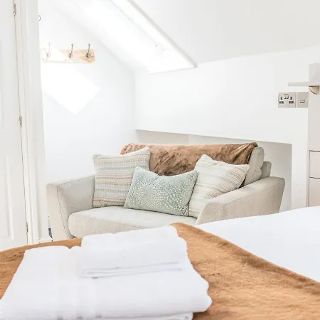 Pass The Keys Stylish Studio With Views And Free Parking *